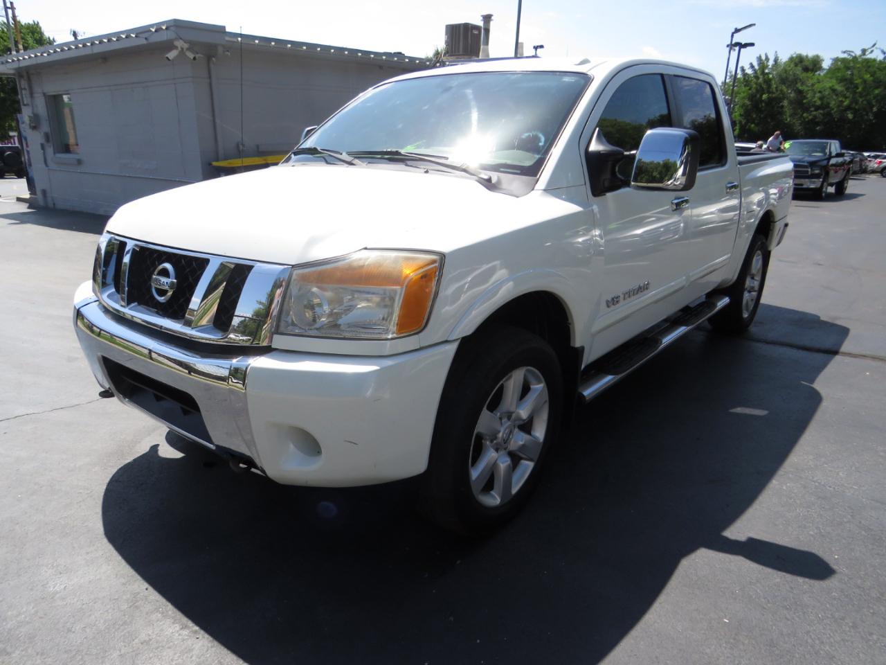Nissan Titan 4WD Crew Cab SWB SL 2013
