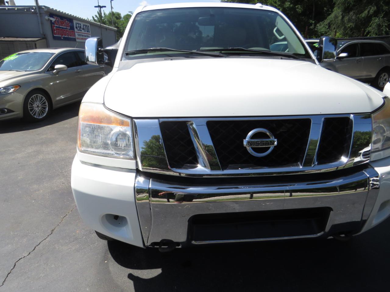 Nissan Titan 4WD Crew Cab SWB SL 2013