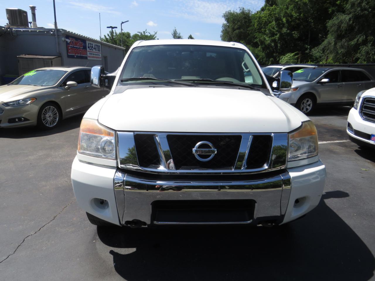 Nissan Titan 4WD Crew Cab SWB SL 2013