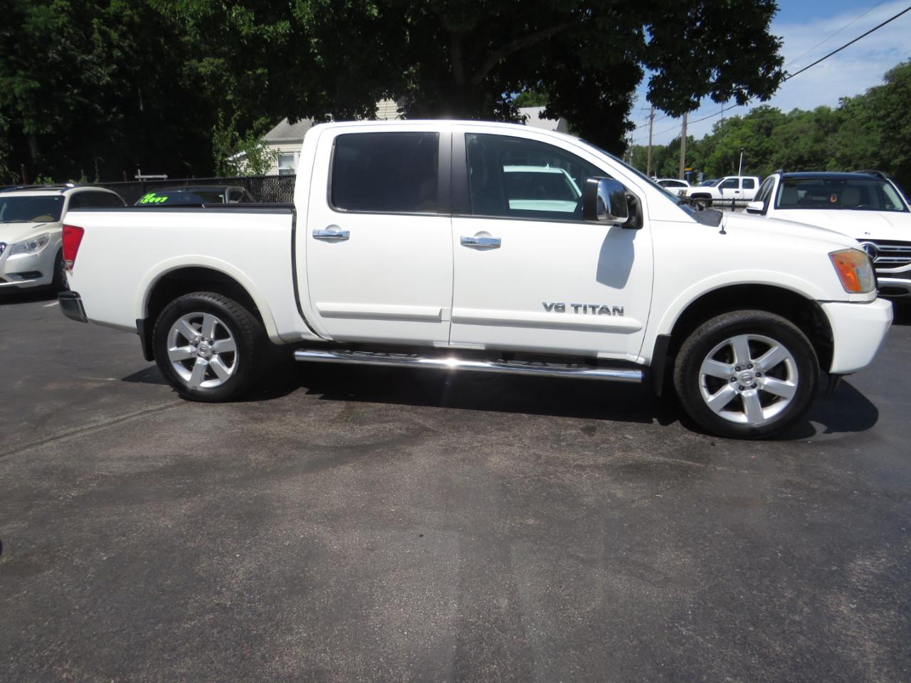 Nissan Titan 4WD Crew Cab SWB SL 2013