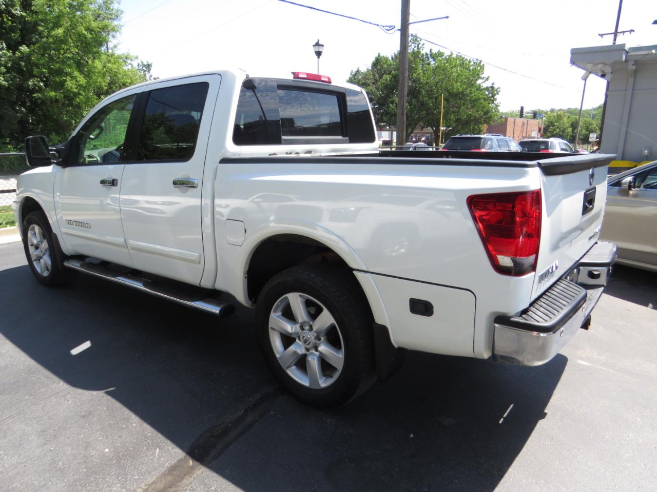 Nissan Titan 4WD Crew Cab SWB SL 2013