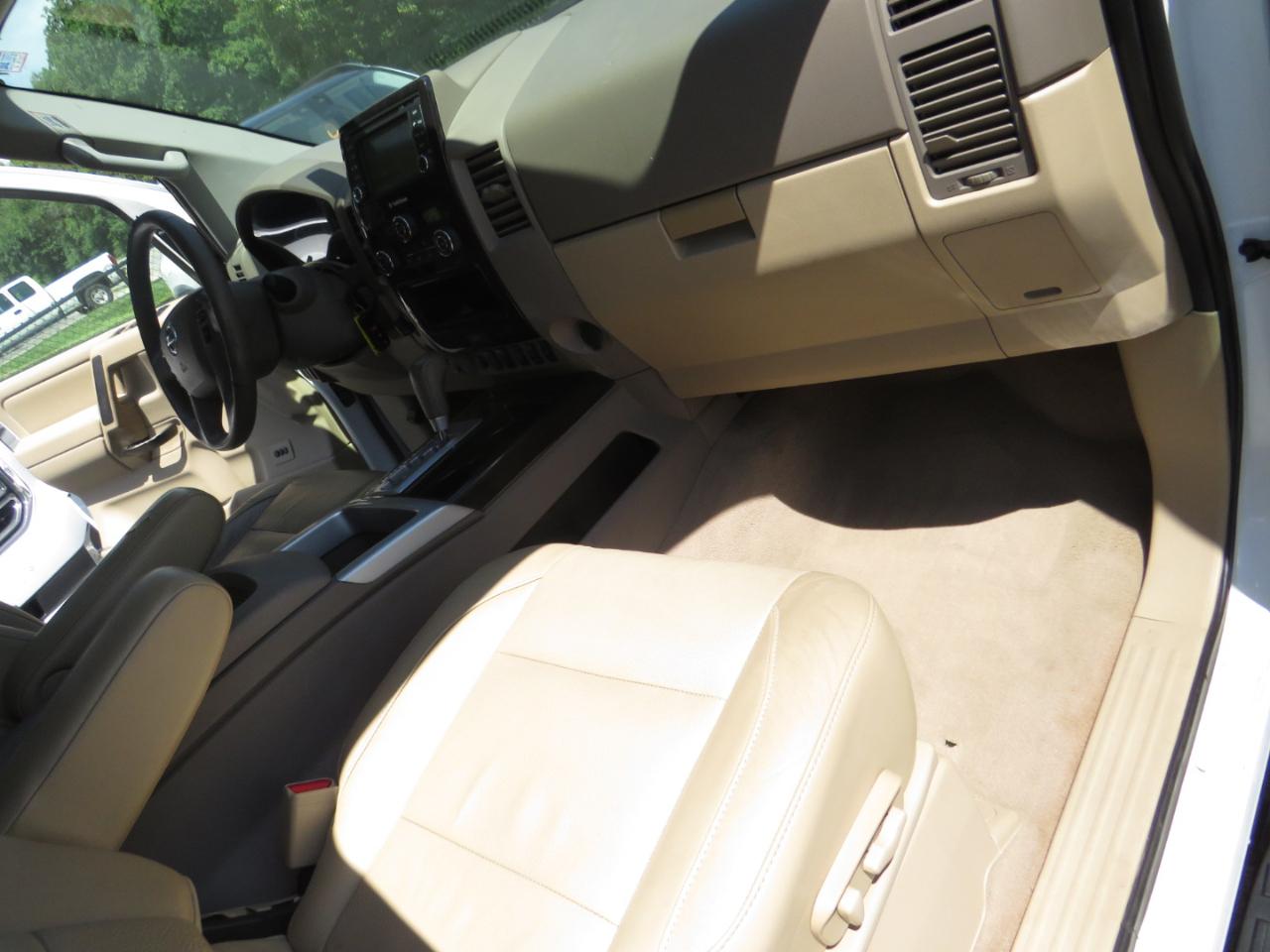 Nissan Titan 4WD Crew Cab SWB SL 2013