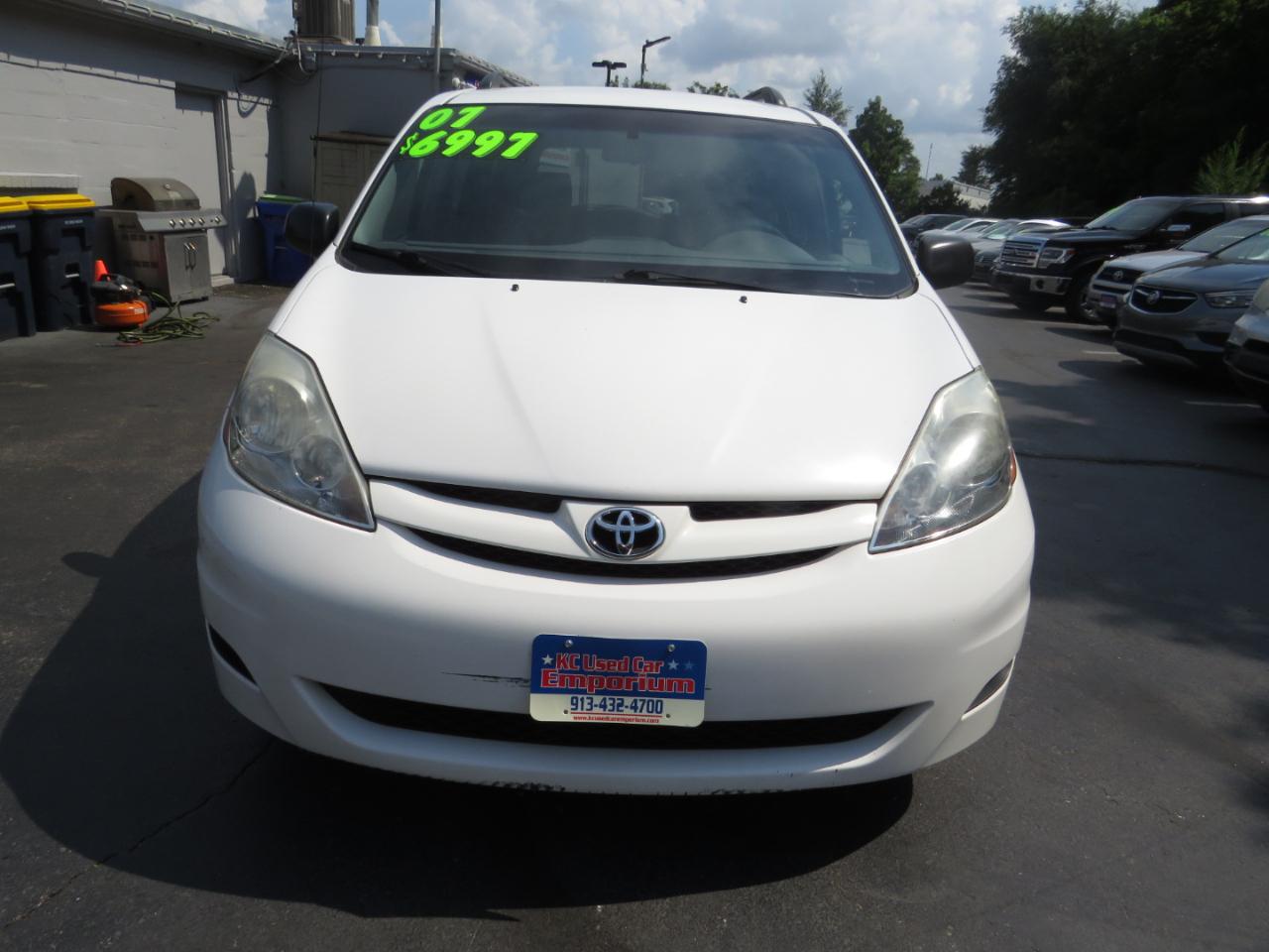 Toyota Sienna 5dr 7-Passenger Van CE FWD (Natl) 2007
