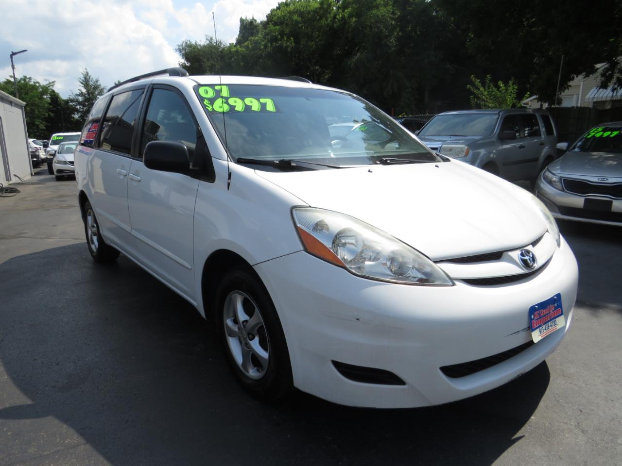 Toyota Sienna 5dr 7-Passenger Van CE FWD (Natl) 2007