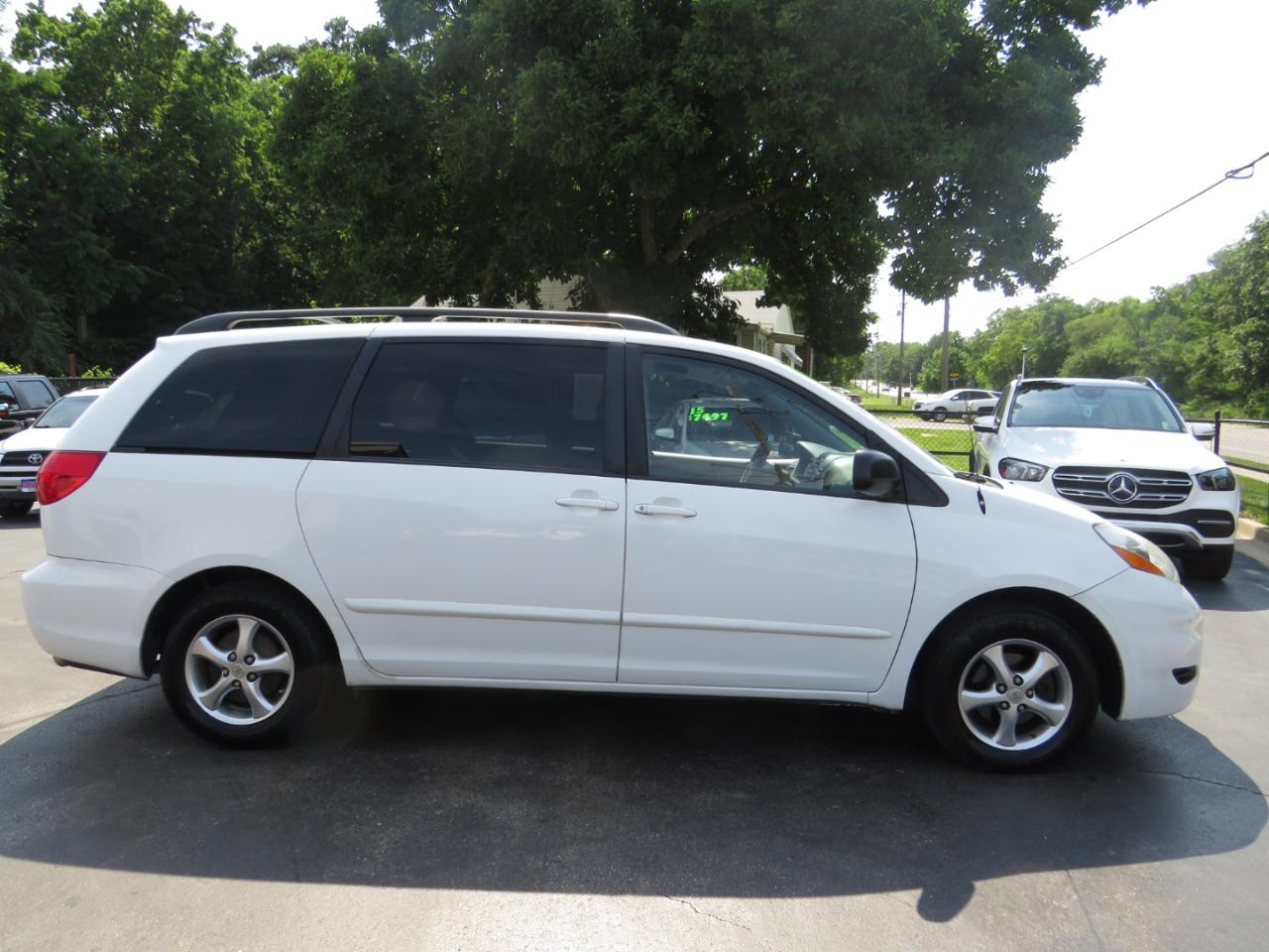 Toyota Sienna 5dr 7-Passenger Van CE FWD (Natl) 2007