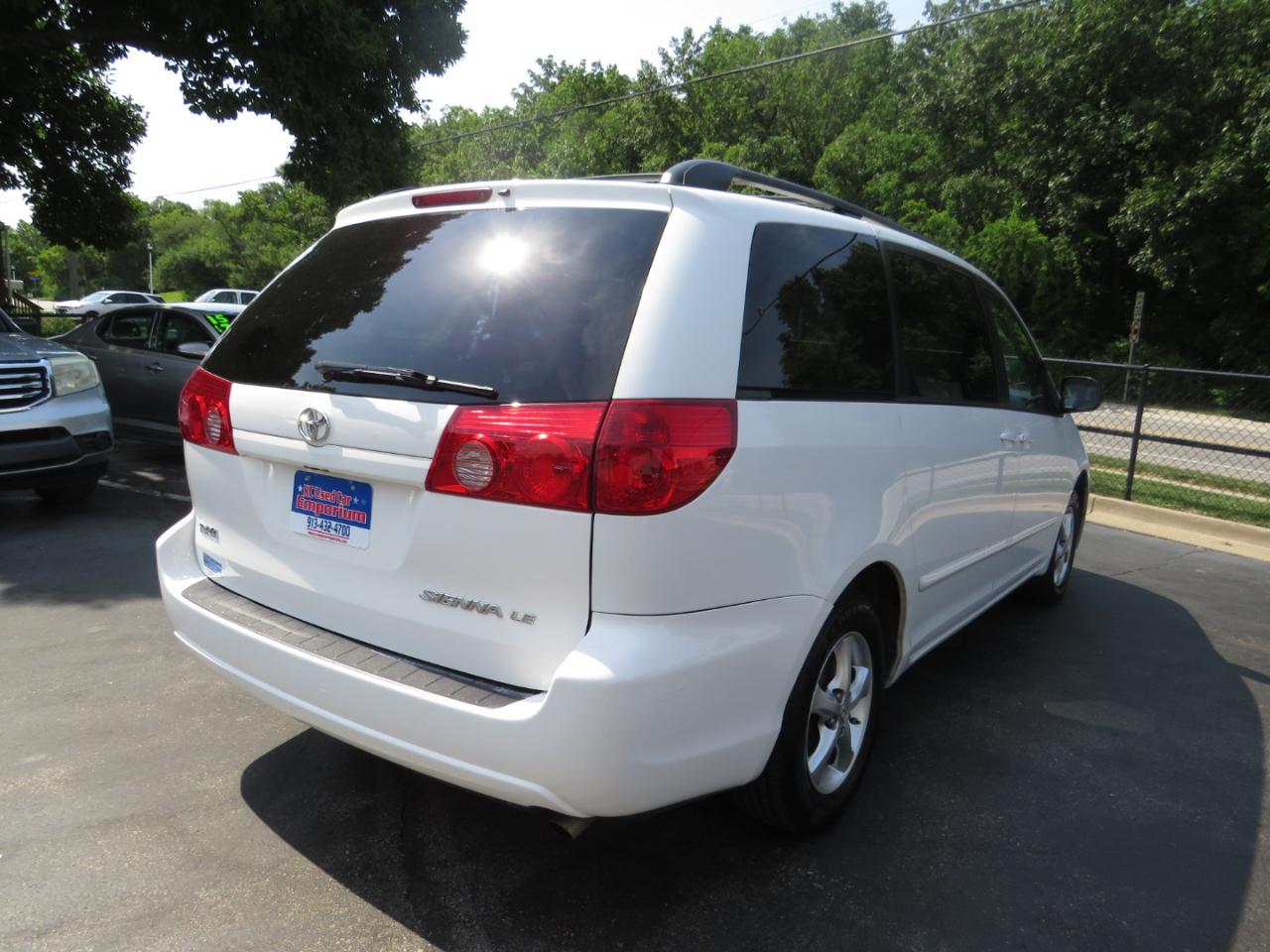 Toyota Sienna 5dr 7-Passenger Van CE FWD (Natl) 2007