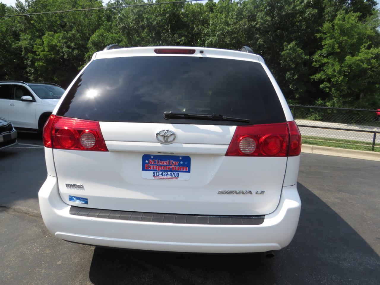 Toyota Sienna 5dr 7-Passenger Van CE FWD (Natl) 2007