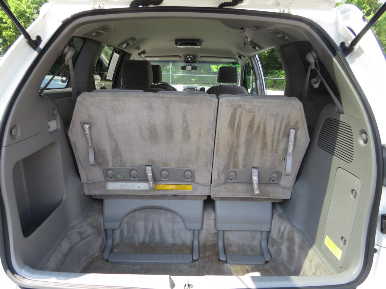 Toyota Sienna 5dr 7-Passenger Van CE FWD (Natl) 2007