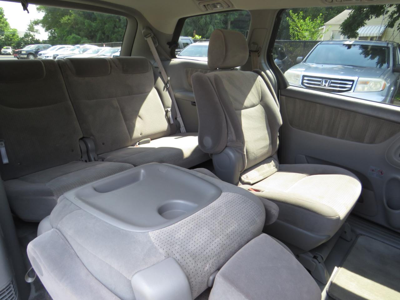 Toyota Sienna 5dr 7-Passenger Van CE FWD (Natl) 2007