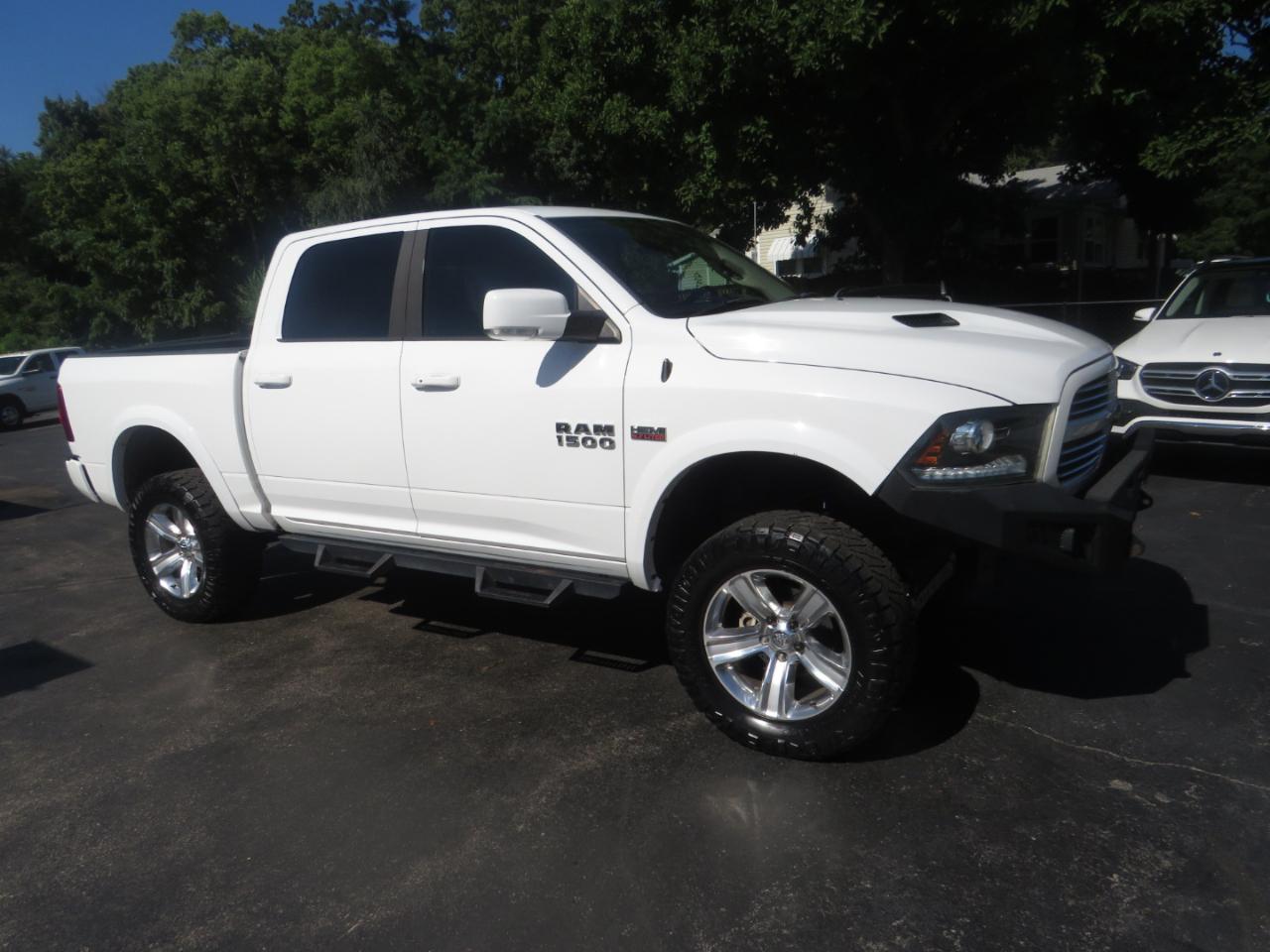 RAM 1500 4WD Crew Cab 140.5" Sport 2014