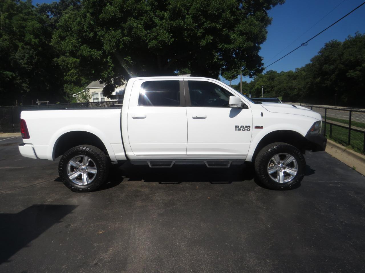RAM 1500 4WD Crew Cab 140.5" Sport 2014