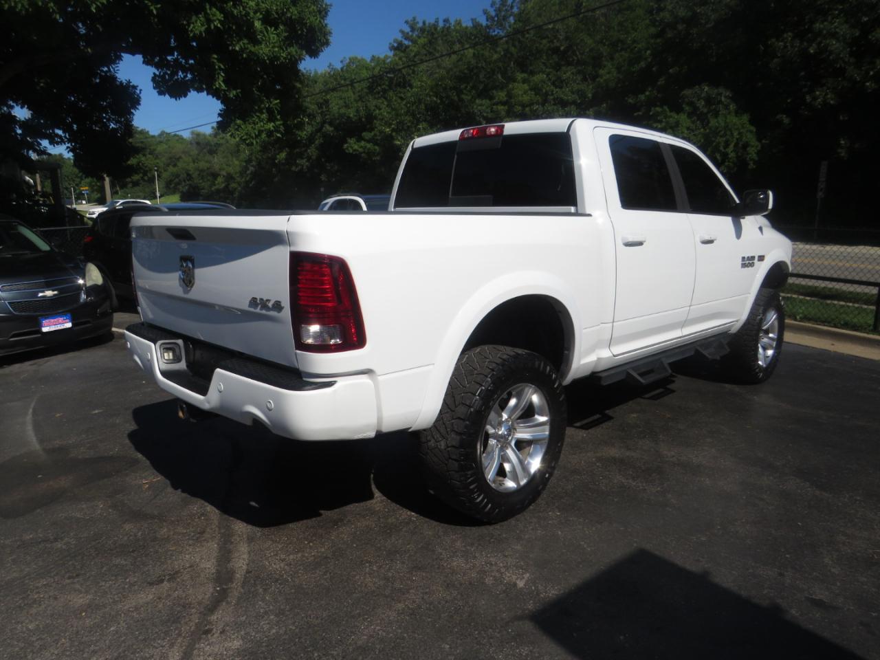 RAM 1500 4WD Crew Cab 140.5" Sport 2014
