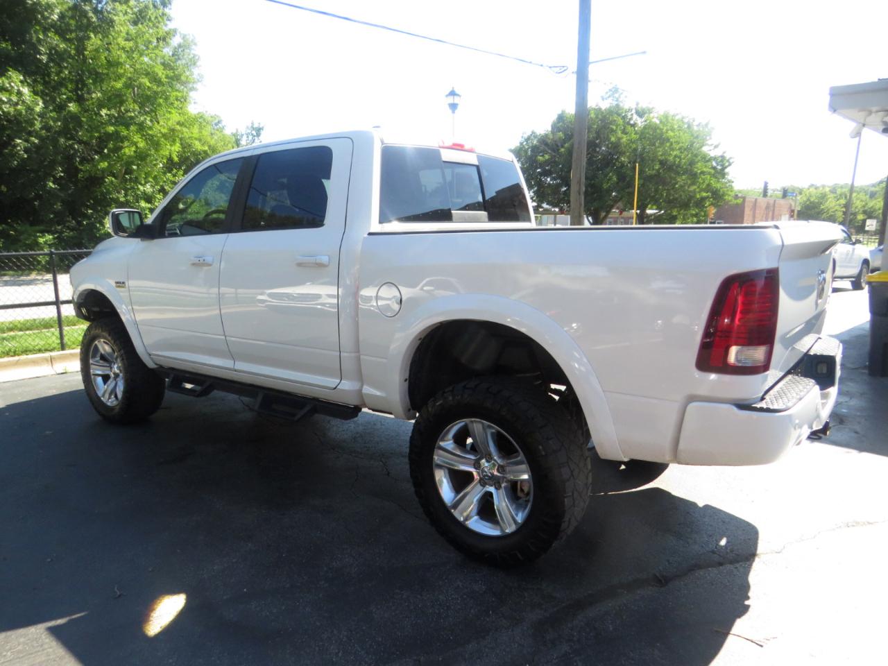 RAM 1500 4WD Crew Cab 140.5" Sport 2014