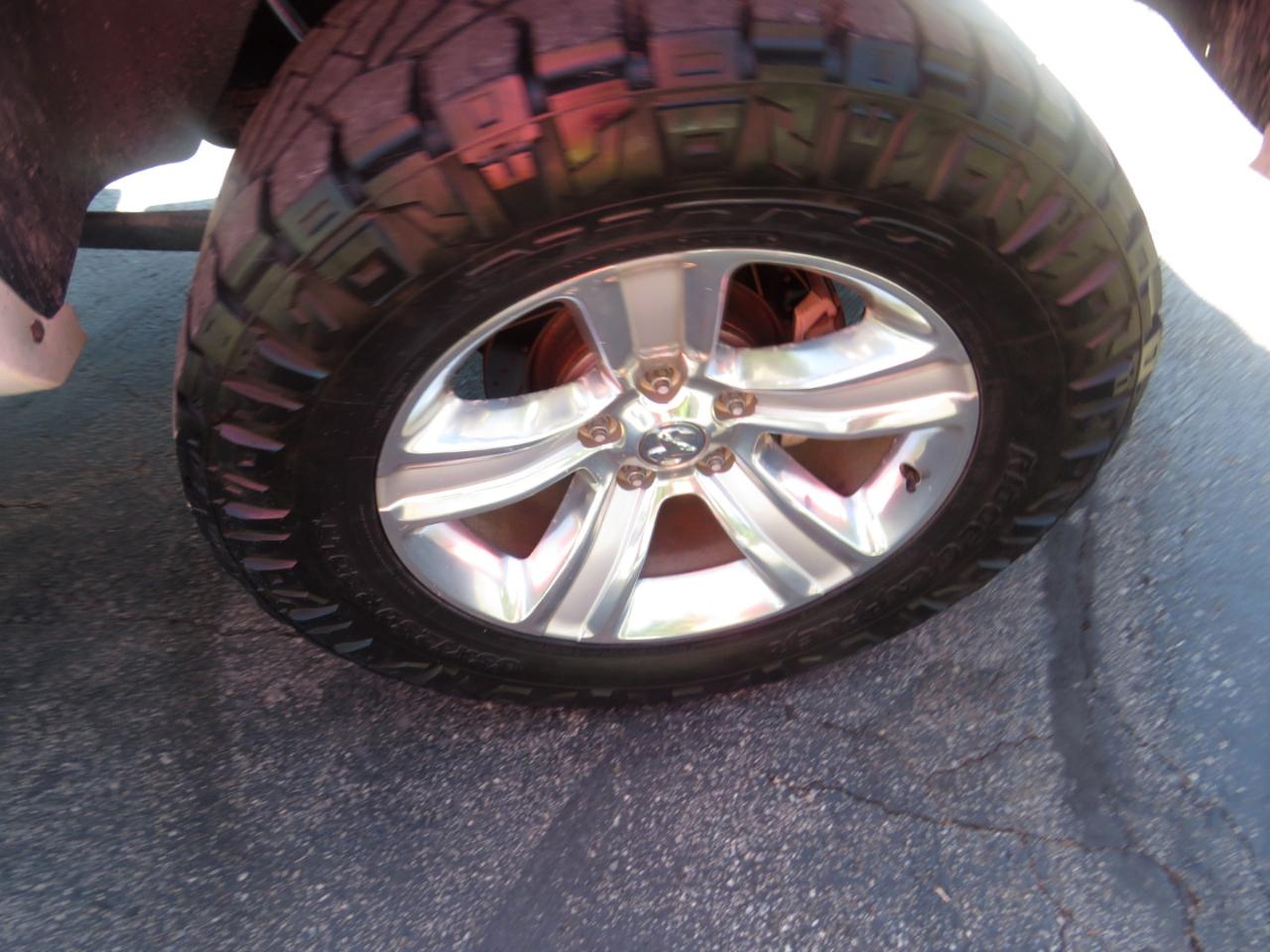 RAM 1500 4WD Crew Cab 140.5" Sport 2014