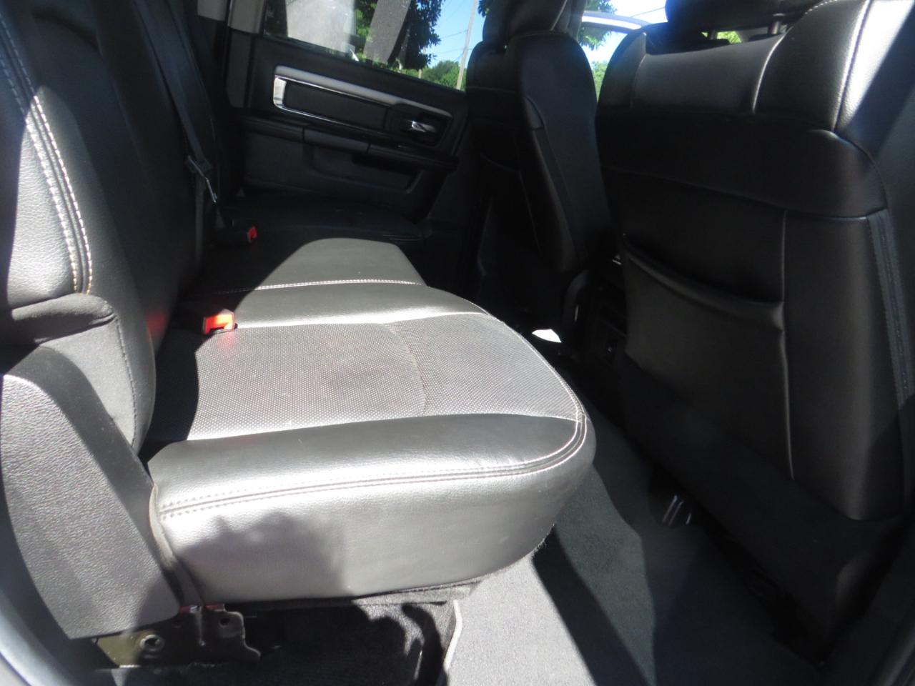 RAM 1500 4WD Crew Cab 140.5" Sport 2014