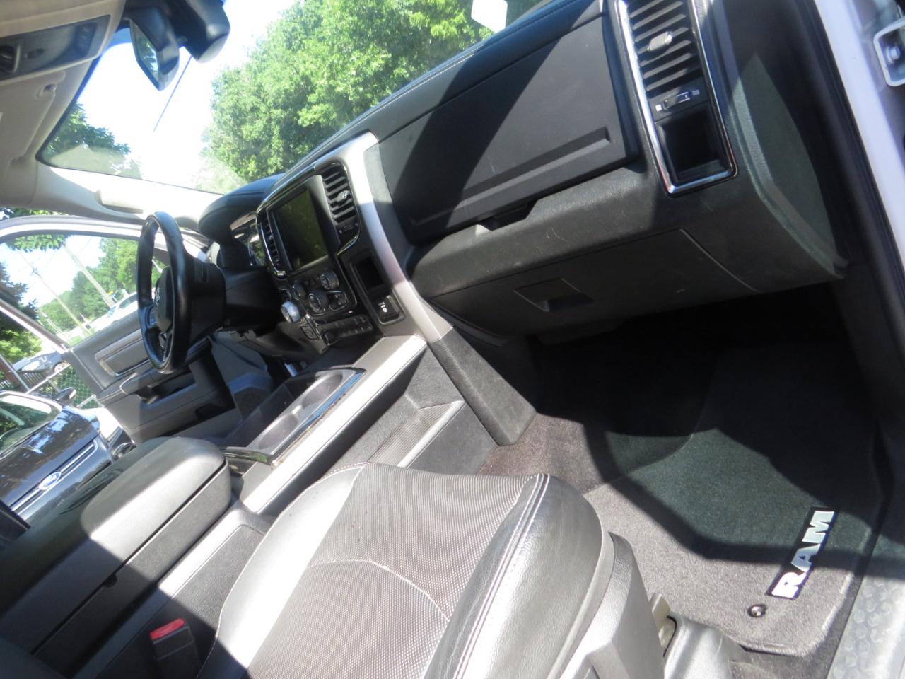 RAM 1500 4WD Crew Cab 140.5" Sport 2014