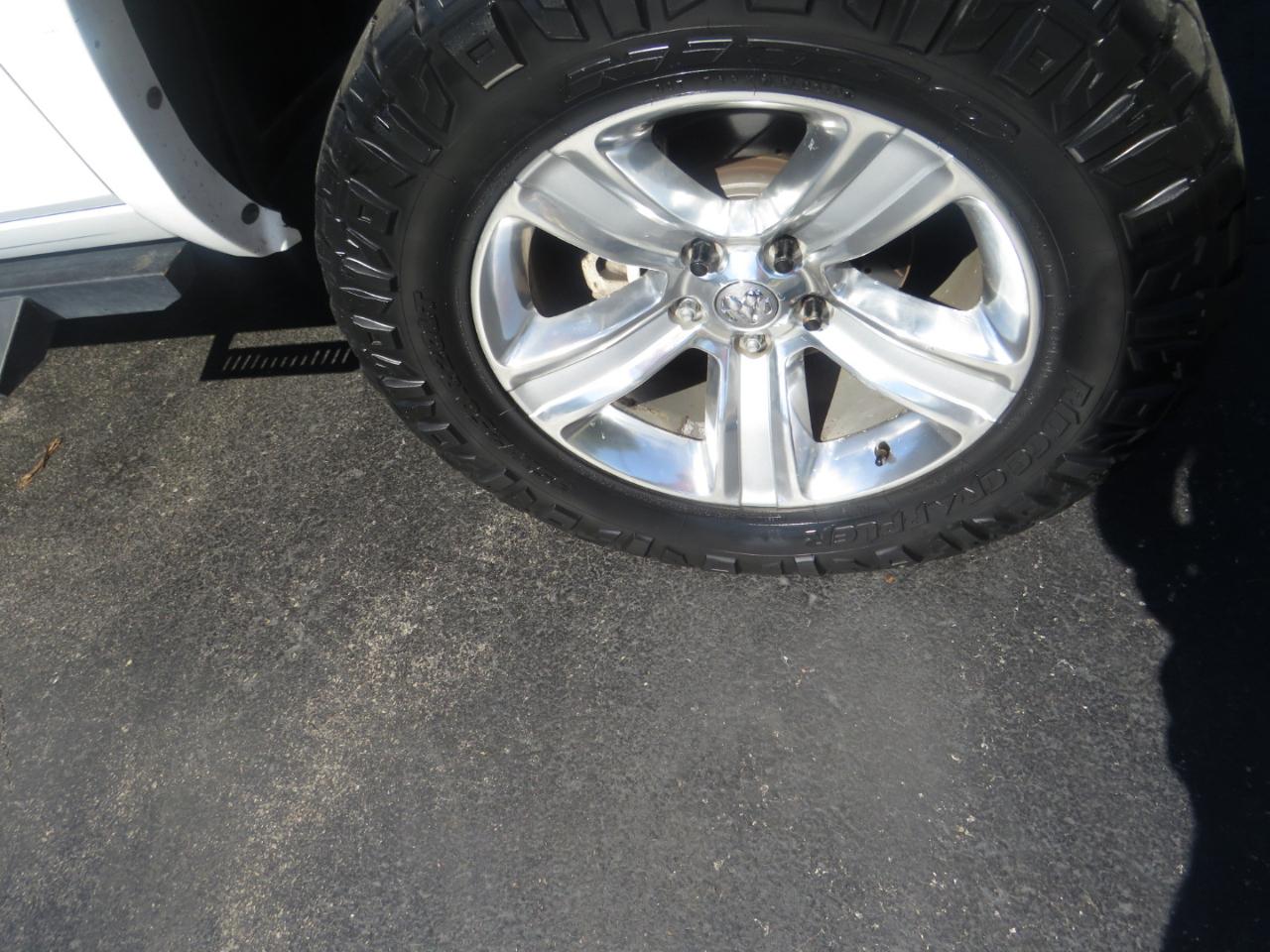 RAM 1500 4WD Crew Cab 140.5" Sport 2014