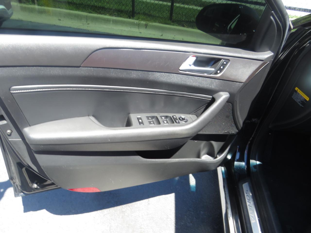 Hyundai Sonata 4dr Sdn 2.0T Limited w/Gray Accents 2015