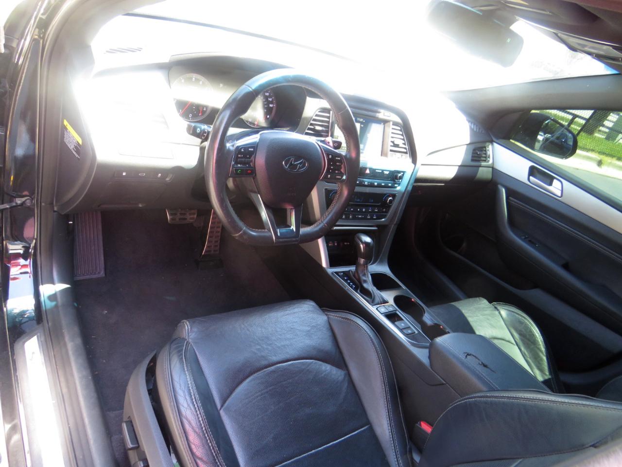 Hyundai Sonata 4dr Sdn 2.0T Limited w/Gray Accents 2015