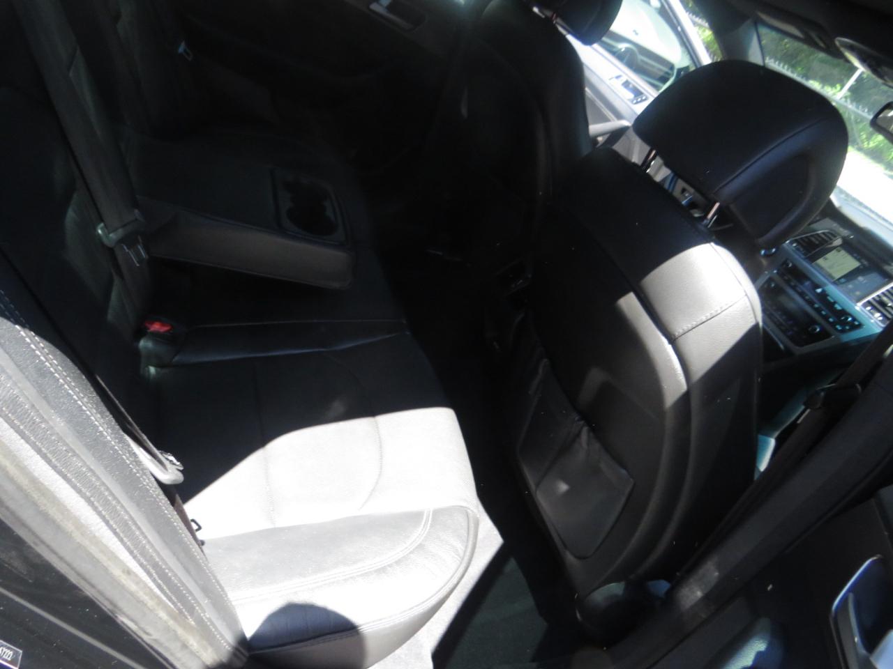 Hyundai Sonata 4dr Sdn 2.0T Limited w/Gray Accents 2015