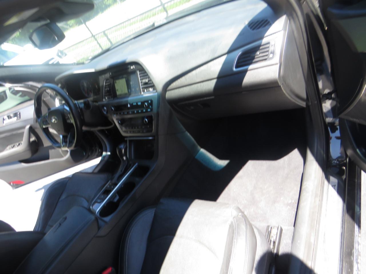 Hyundai Sonata 4dr Sdn 2.0T Limited w/Gray Accents 2015