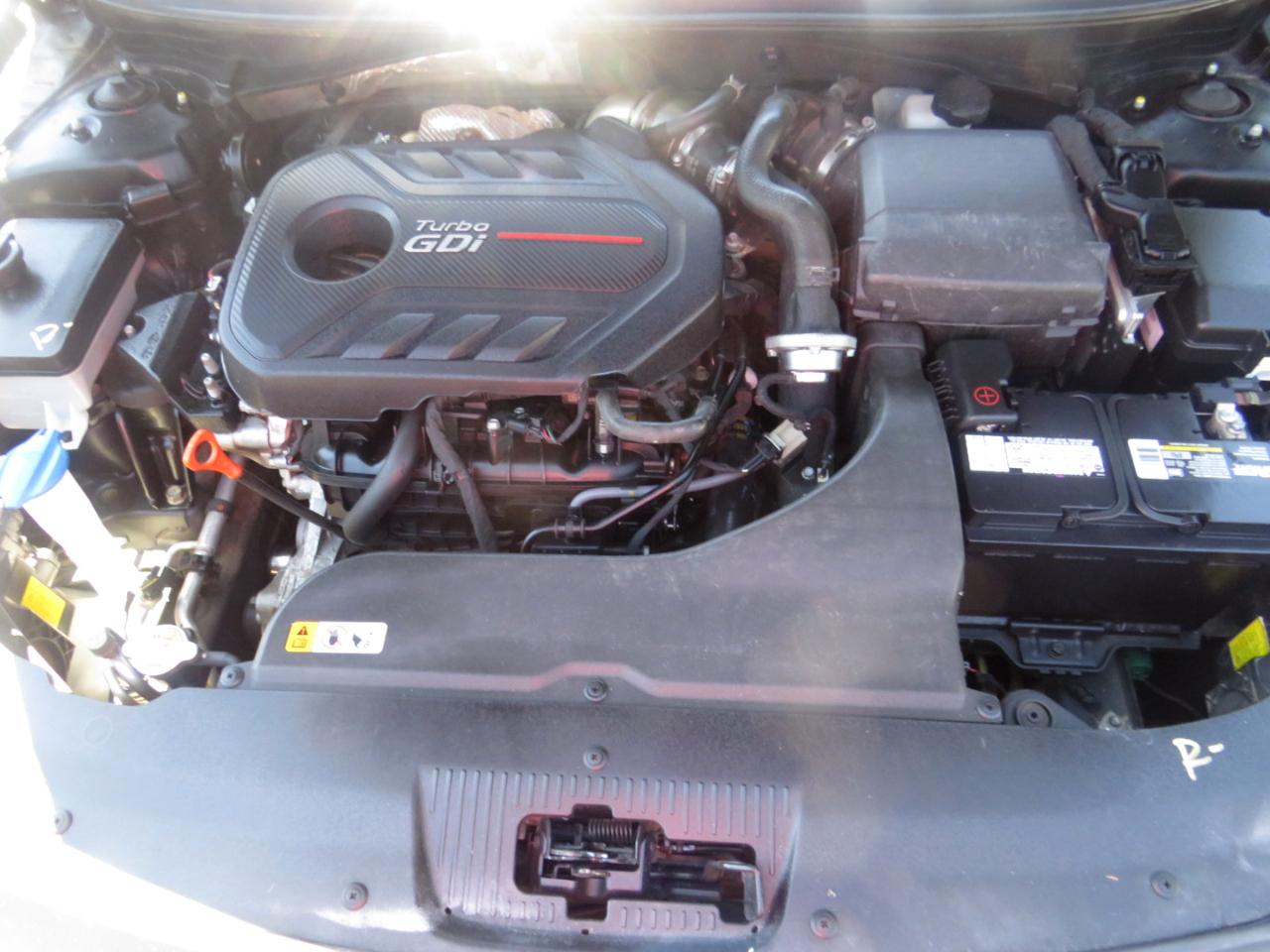 Hyundai Sonata 4dr Sdn 2.0T Limited w/Gray Accents 2015