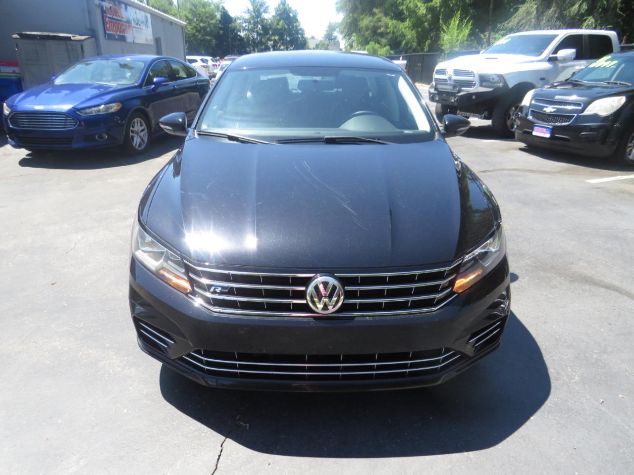 Volkswagen Passat R-Line w/Comfort Pkg Auto 2017