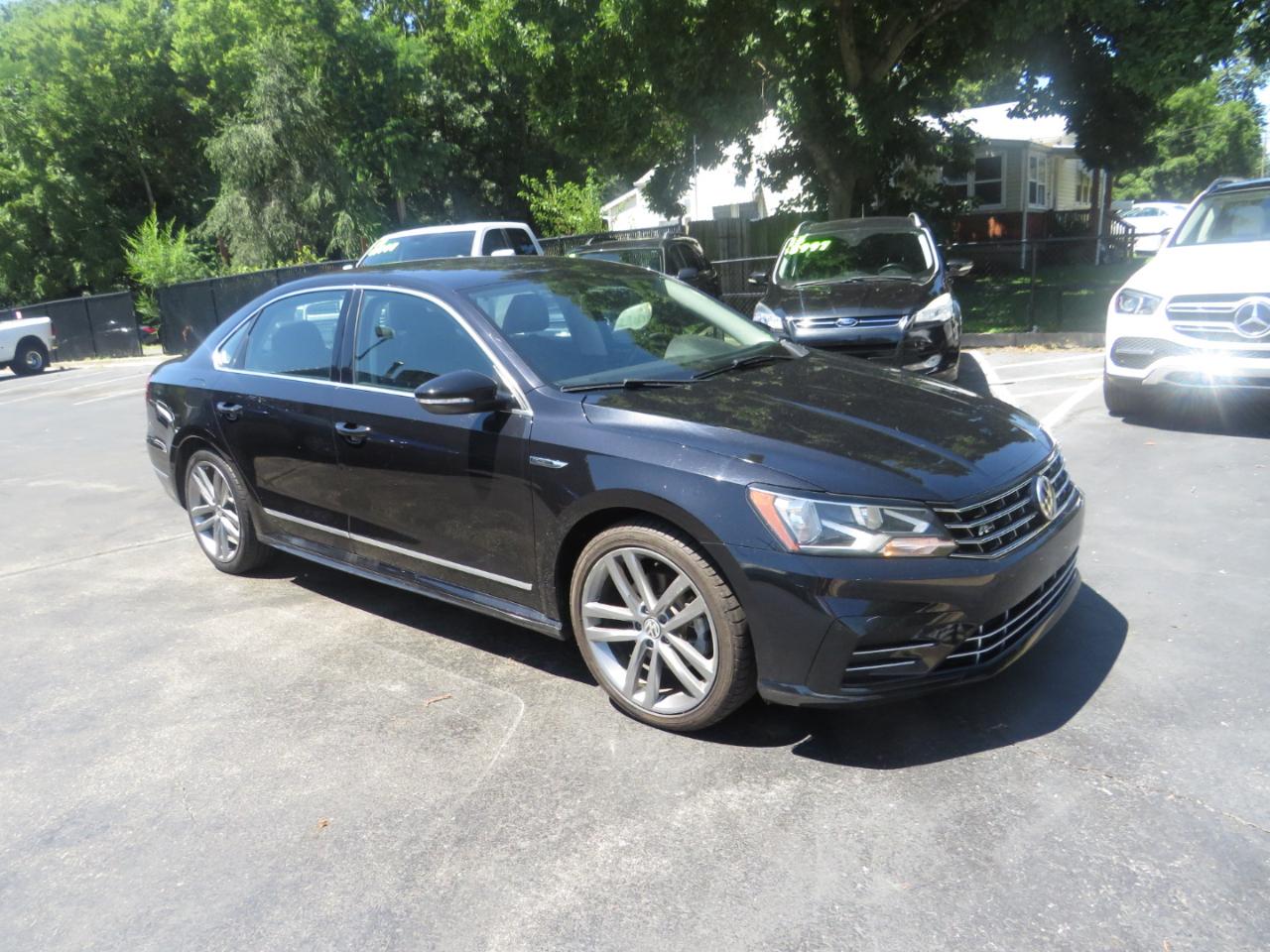 Volkswagen Passat R-Line w/Comfort Pkg Auto 2017