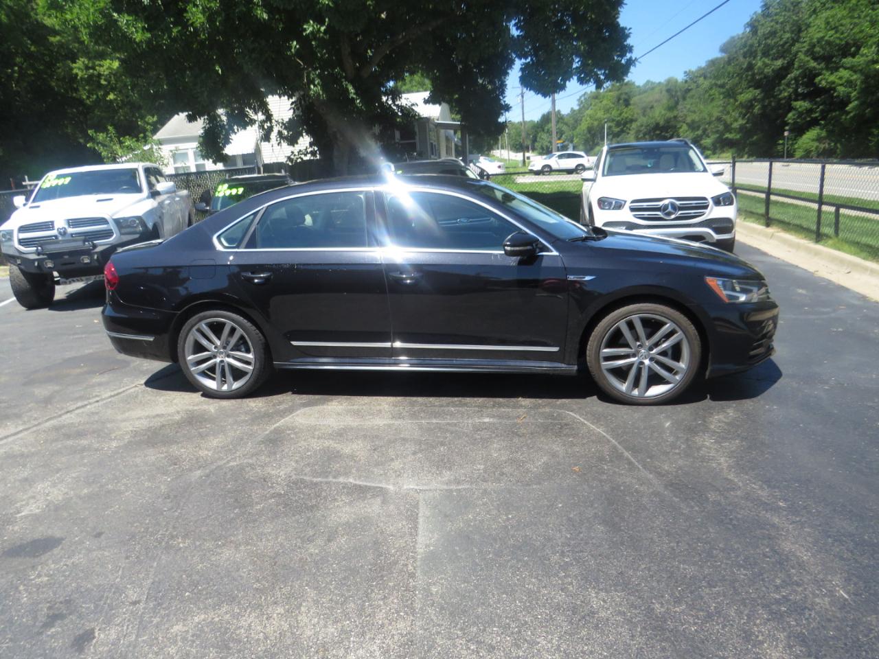 Volkswagen Passat R-Line w/Comfort Pkg Auto 2017