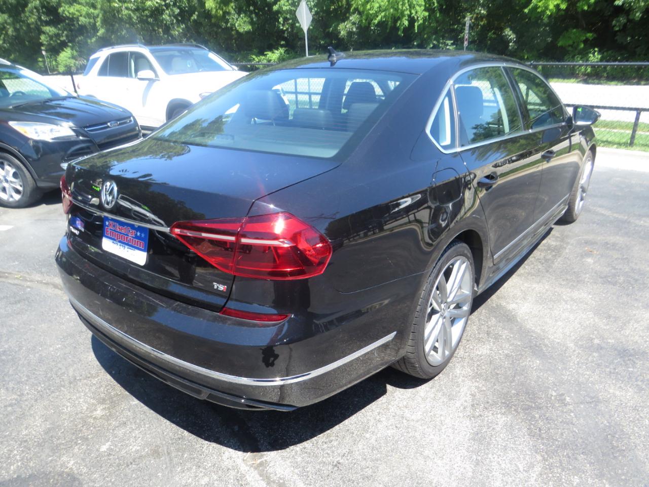 Volkswagen Passat R-Line w/Comfort Pkg Auto 2017