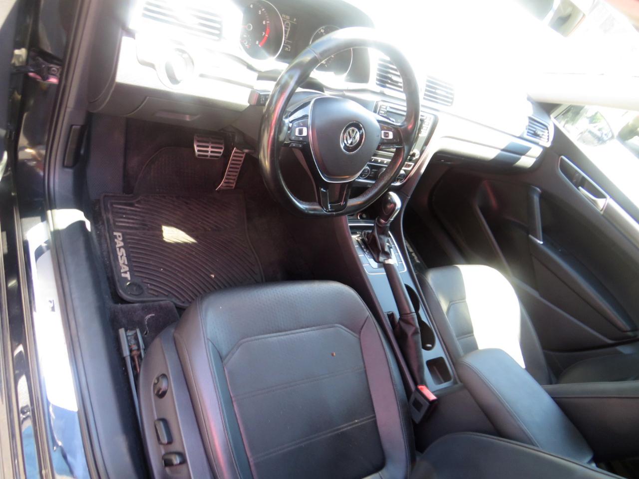 Volkswagen Passat R-Line w/Comfort Pkg Auto 2017