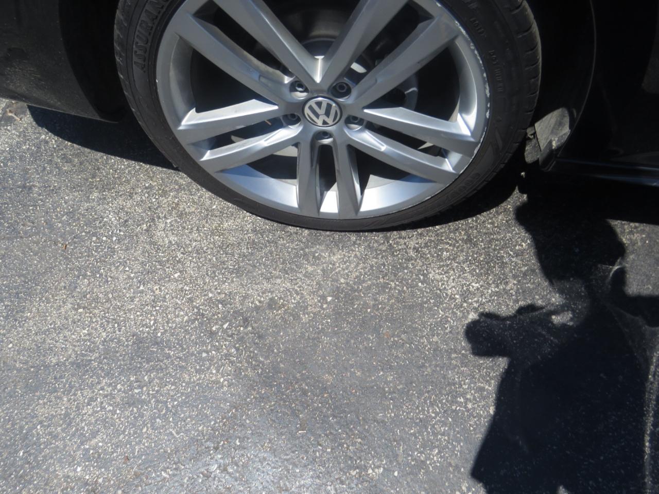 Volkswagen Passat R-Line w/Comfort Pkg Auto 2017