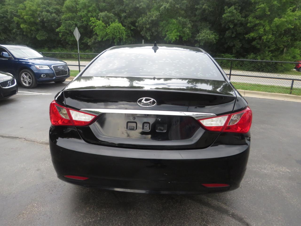 Hyundai Sonata 4dr Sdn 2.4L Auto GLS 2011