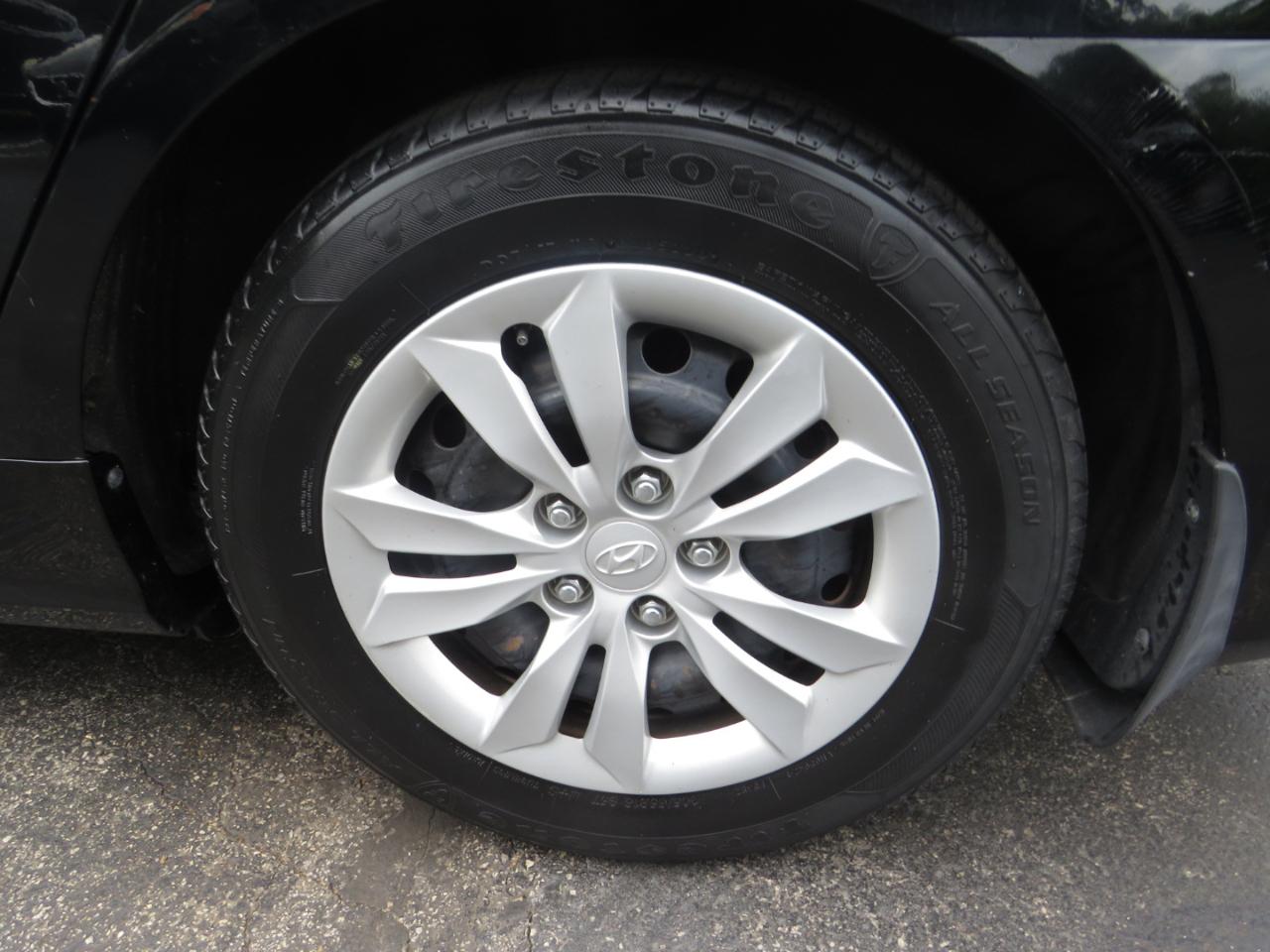 Hyundai Sonata 4dr Sdn 2.4L Auto GLS 2011