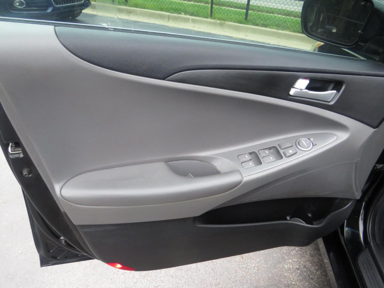 Hyundai Sonata 4dr Sdn 2.4L Auto GLS 2011