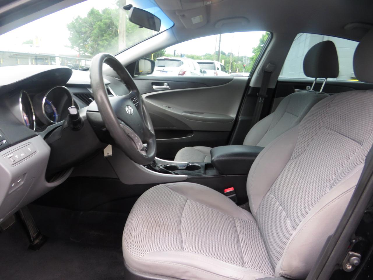 Hyundai Sonata 4dr Sdn 2.4L Auto GLS 2011