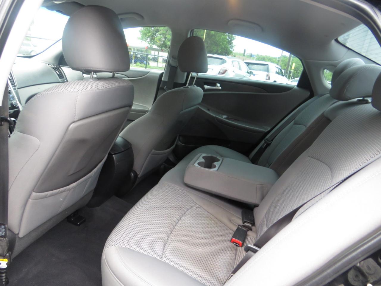 Hyundai Sonata 4dr Sdn 2.4L Auto GLS 2011