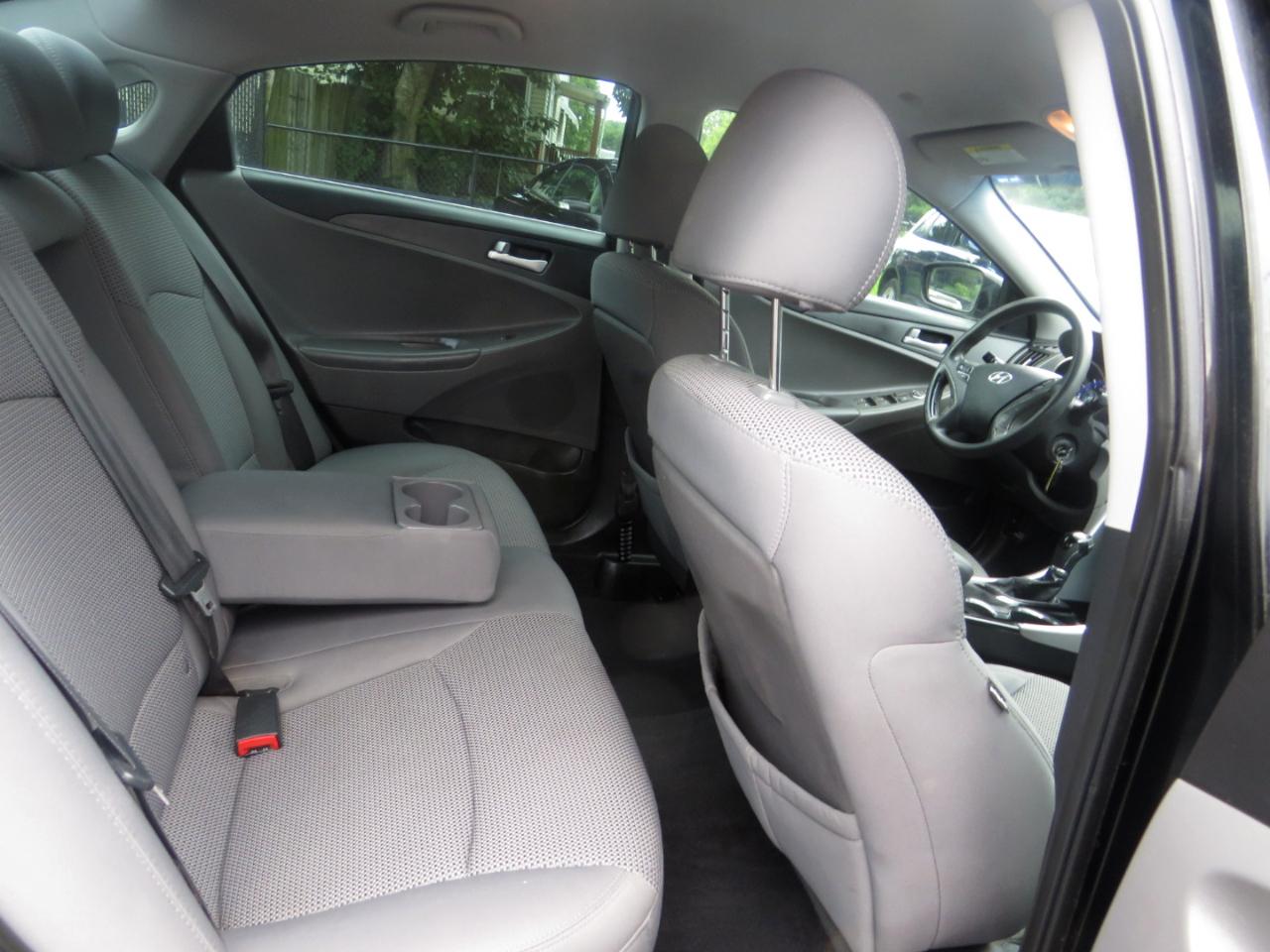 Hyundai Sonata 4dr Sdn 2.4L Auto GLS 2011