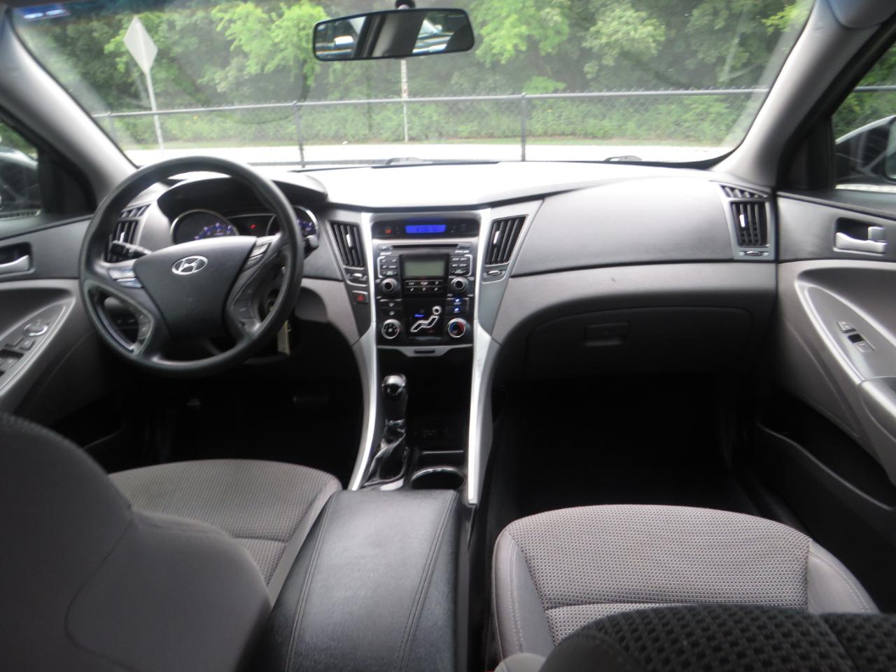 Hyundai Sonata 4dr Sdn 2.4L Auto GLS 2011