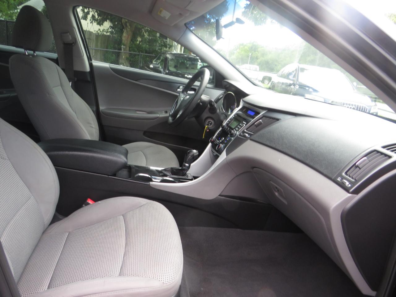 Hyundai Sonata 4dr Sdn 2.4L Auto GLS 2011