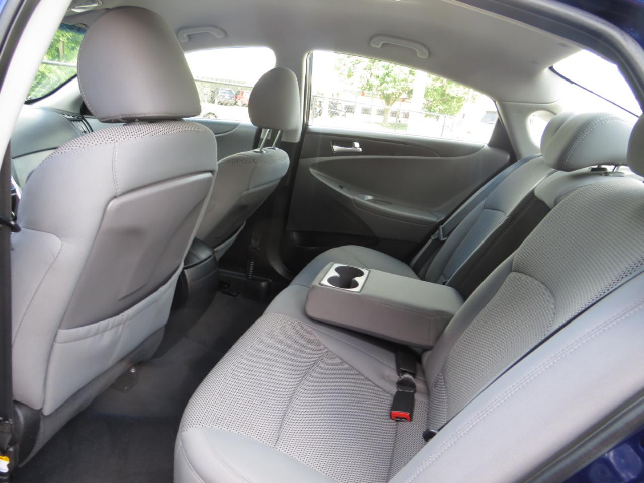 Hyundai Sonata 4dr Sdn 2.4L Auto GLS 2012