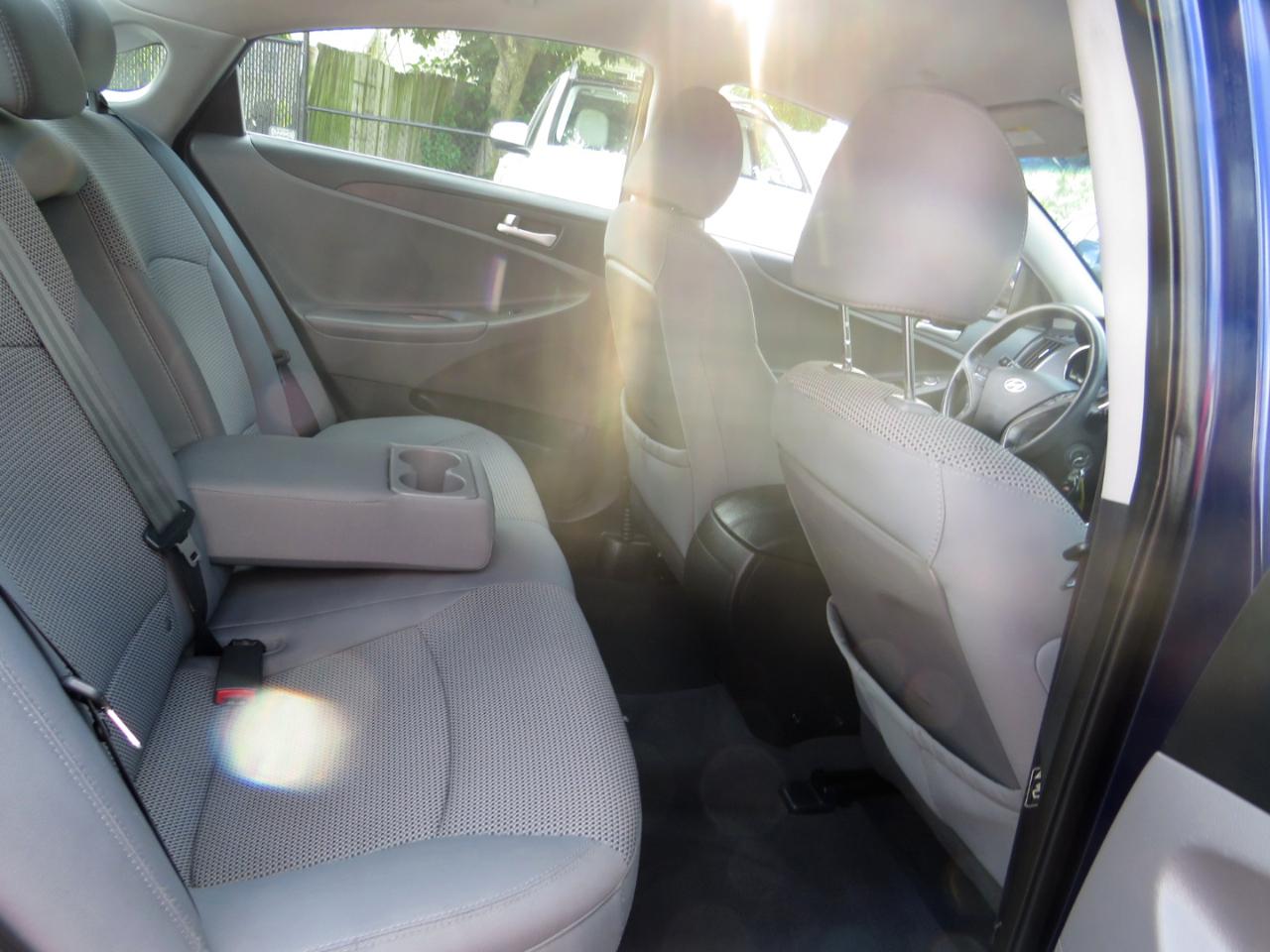 Hyundai Sonata 4dr Sdn 2.4L Auto GLS 2012