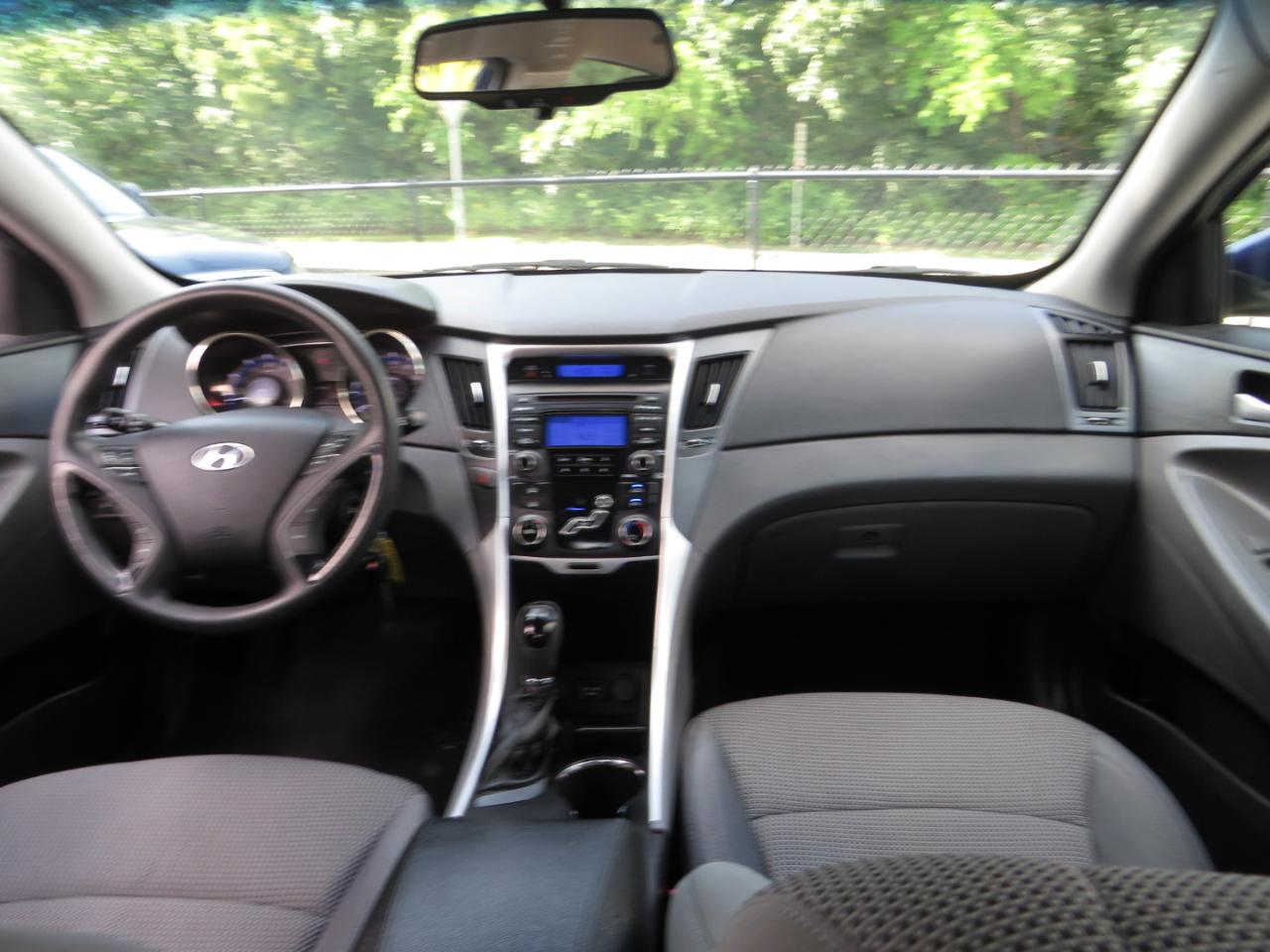Hyundai Sonata 4dr Sdn 2.4L Auto GLS 2012