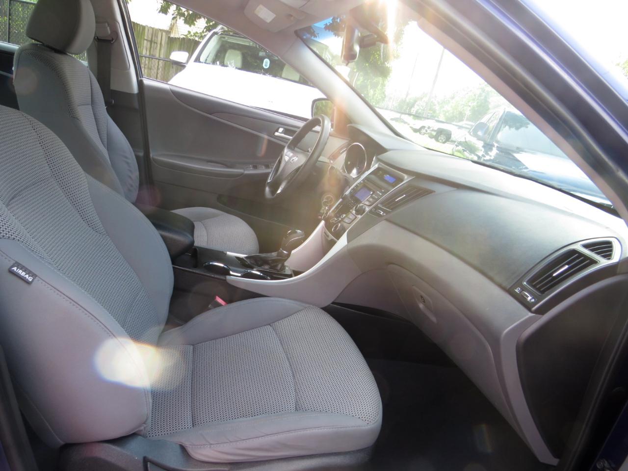 Hyundai Sonata 4dr Sdn 2.4L Auto GLS 2012