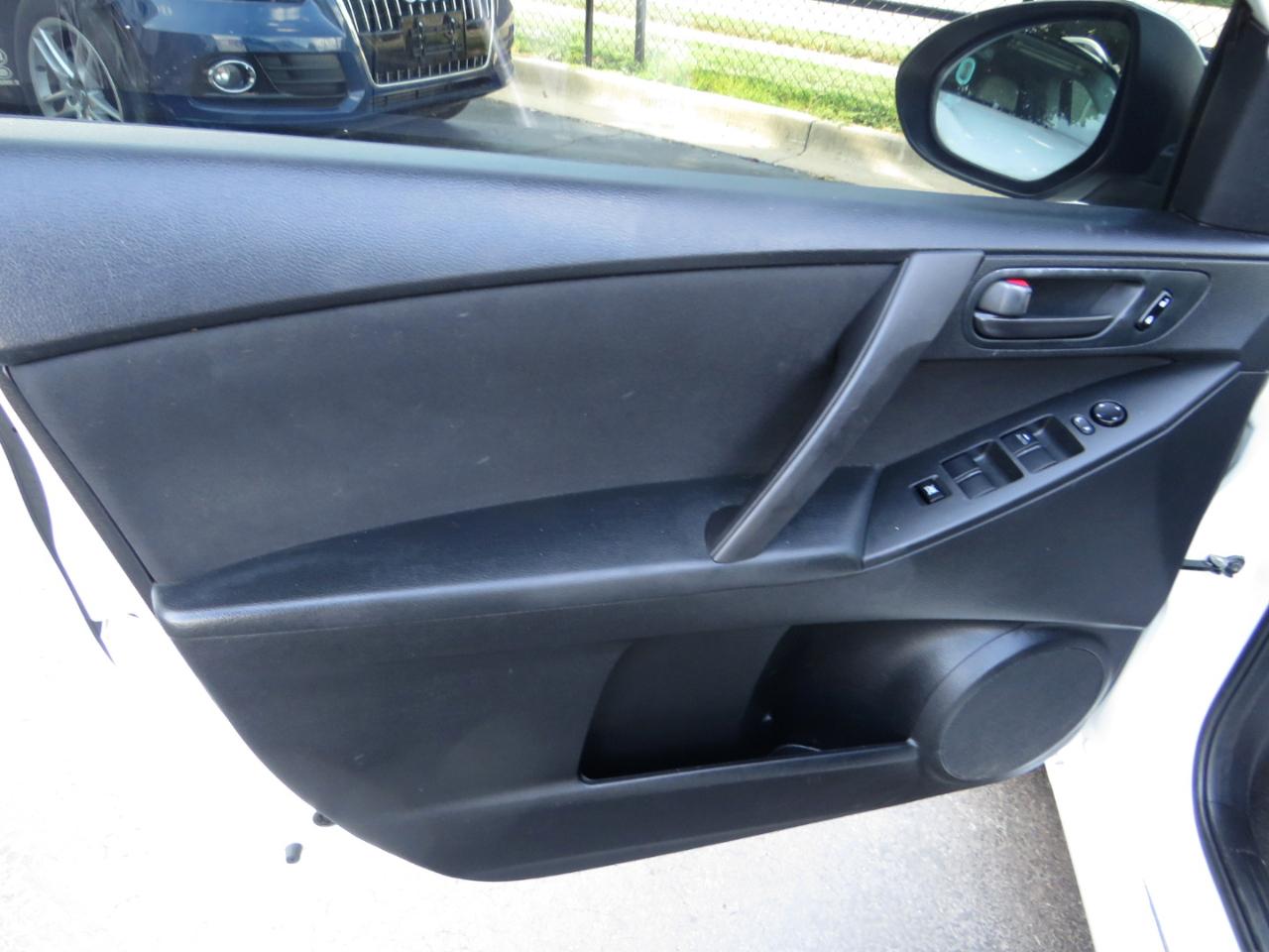 Mazda MAZDA3 4dr Sdn Auto i Sport 2011