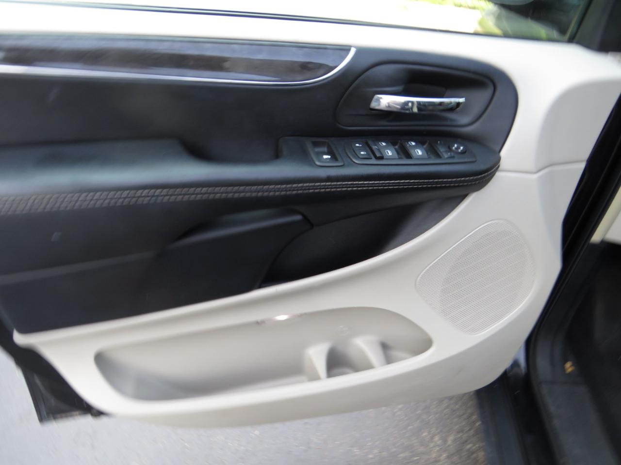 Chrysler Town & Country 4dr Wgn Touring-L 2015
