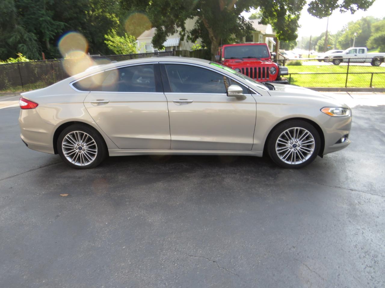 Ford Fusion 4dr Sdn SE AWD 2016