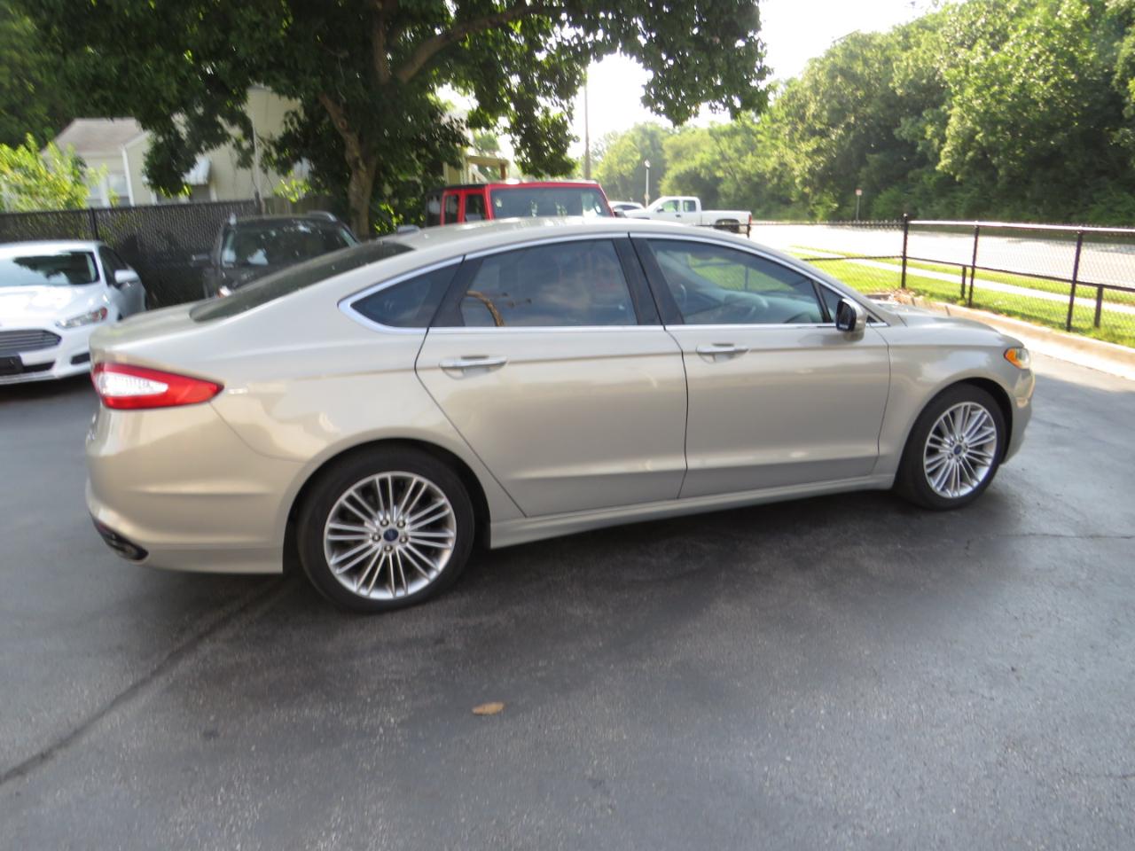 Ford Fusion 4dr Sdn SE AWD 2016