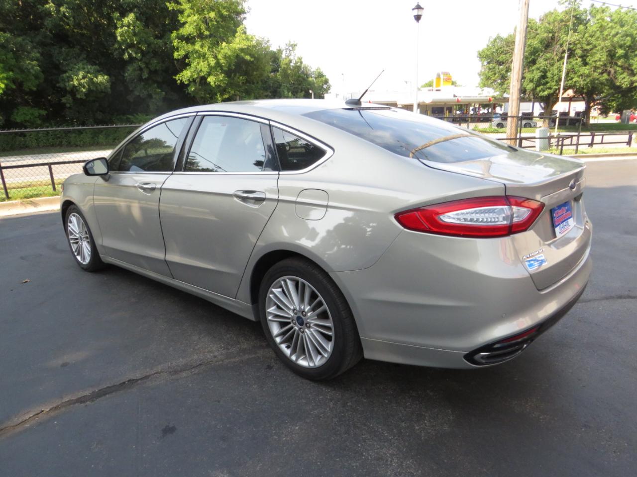 Ford Fusion 4dr Sdn SE AWD 2016
