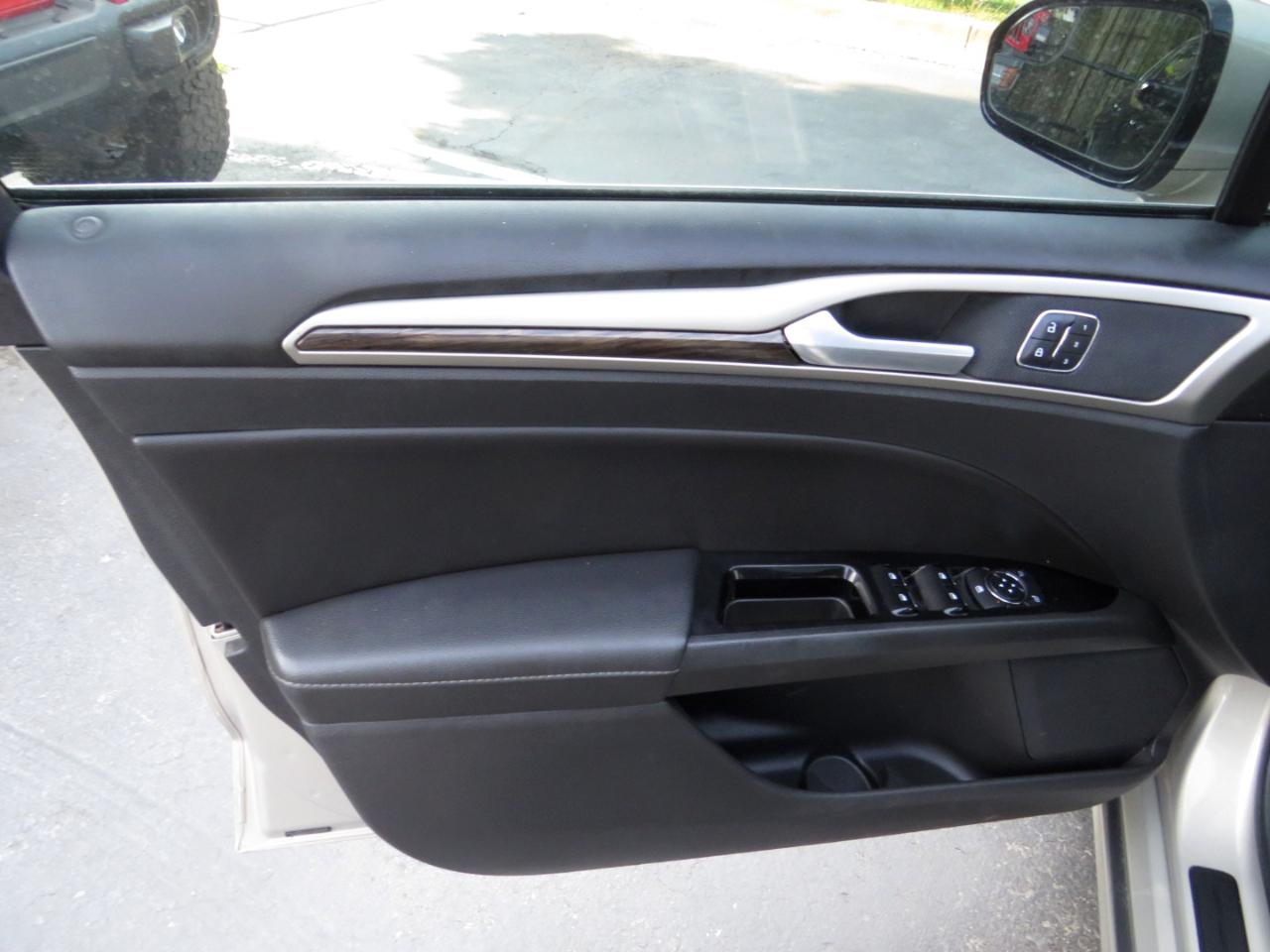 Ford Fusion 4dr Sdn SE AWD 2016